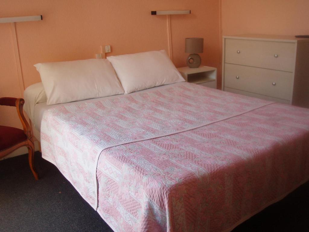 Hotel Le Commerce Bagnères-de-Bigorre Rom bilde